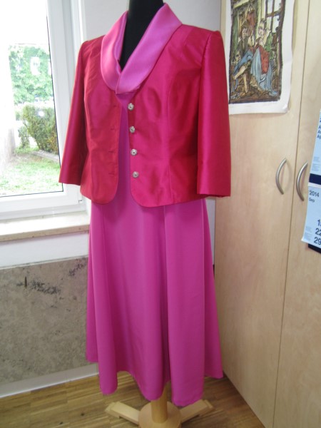 Kleid mit passender Jacke