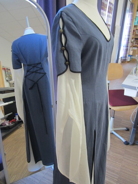 Mittelalterliches Leinenkleid
